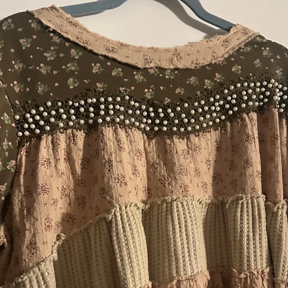 POL Boho Patchwork Peasant Sweatshirt in Olive Green & Beige - Picture 4 of 5